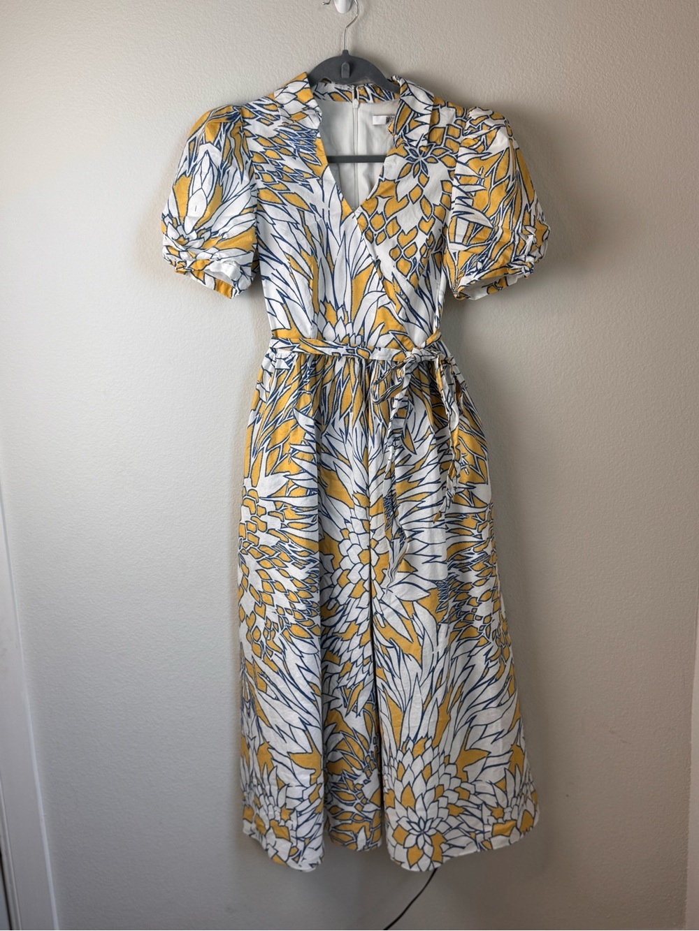 Badgley Mischka floral print wrap bodice midi dress with puffed short sleeves